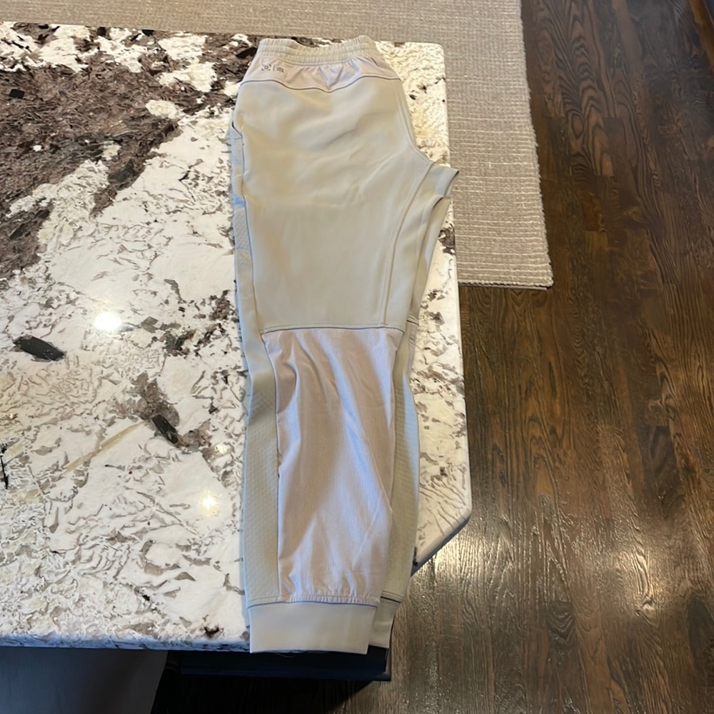 lululemon x Barrys Stronger As One Joggers Men’s - Khaki